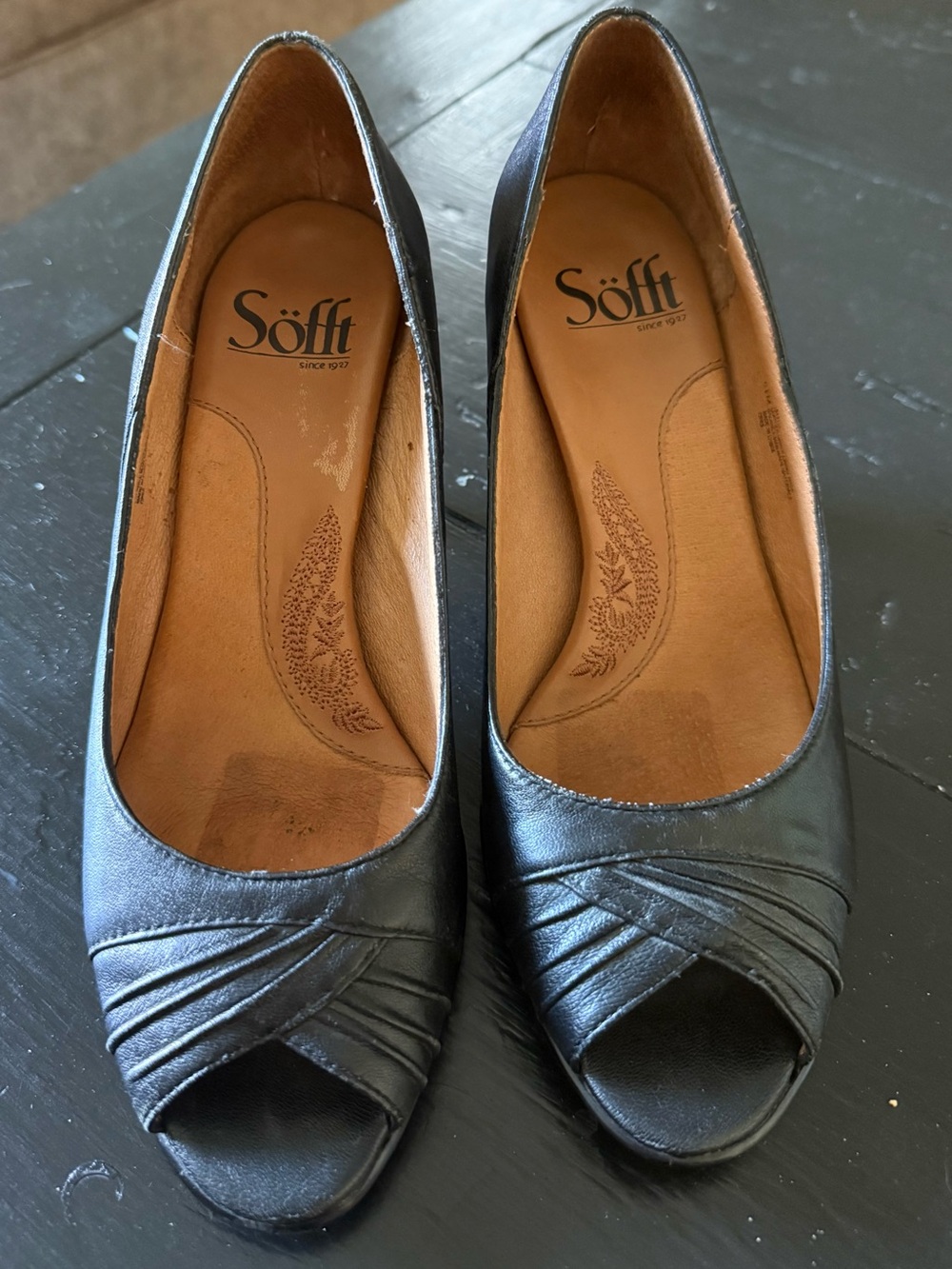 Söfft Black Leather Peep-Toe Heels
